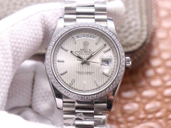 1:1 SUPER REPLICA ROLEX DAY DATE M228349RBR-0007 EW FACTORY DIAMOND-SET BEZEL
