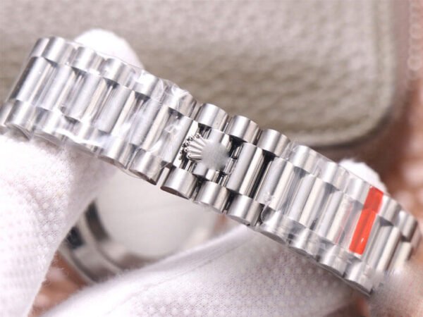 1:1 SUPER REPLICA ROLEX DAY DATE M228349RBR-0007 EW FACTORY DIAMOND-SET BEZEL