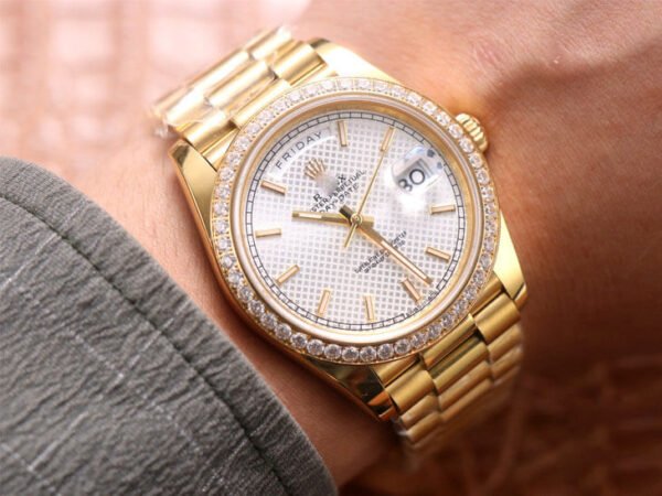 1:1 SUPER REPLICA ROLEX DAY DATE M228348RBR-0005 EW FACTORY DIAMOND-SET BEZEL