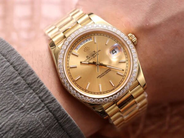 1:1 SUPER REPLICA ROLEX DAY DATE M228348RBR-0008 EW FACTORY DIAMOND-SET BEZEL