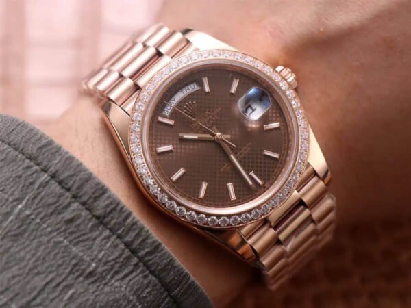 1:1 SUPER REPLICA ROLEX DAY DATE M228345RBR-0005 EW FACTORY DIAMOND-SET BEZEL