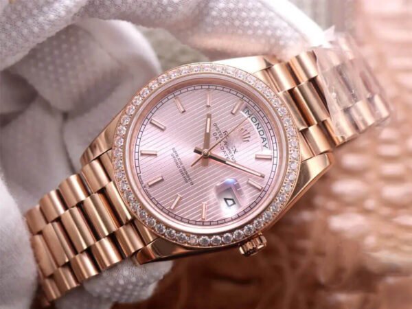 1:1 SUPER REPLICA ROLEX DAY DATE M228345RBR-0010 EW FACTORY DIAMOND-SET BEZEL