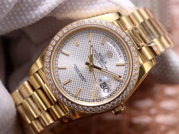 1:1 SUPER REPLICA ROLEX DAY DATE M228348RBR-0005 EW FACTORY DIAMOND-SET BEZEL