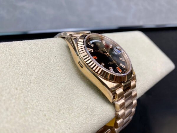 1:1 SUPER REPLICA ROLEX DAY DATE 40MM EW FACTORY ROSE GOLD BLACK DIAL