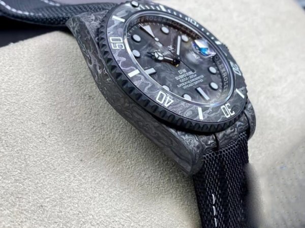 1:1 SUPER REPLICA ROLEX SUBMARINER VS FACTORY CARBON FIBER CASE