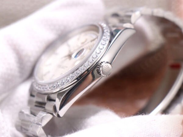 1:1 SUPER REPLICA ROLEX DAY DATE M228349RBR-0007 EW FACTORY DIAMOND-SET BEZEL