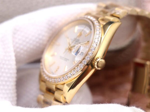 1:1 SUPER REPLICA ROLEX DAY DATE M228348RBR-0005 EW FACTORY DIAMOND-SET BEZEL