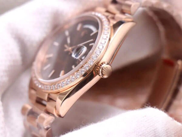 1:1 SUPER REPLICA ROLEX DAY DATE M228345RBR-0005 EW FACTORY DIAMOND-SET BEZEL