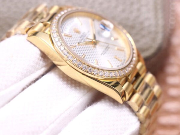1:1 SUPER REPLICA ROLEX DAY DATE M228348RBR-0005 EW FACTORY DIAMOND-SET BEZEL