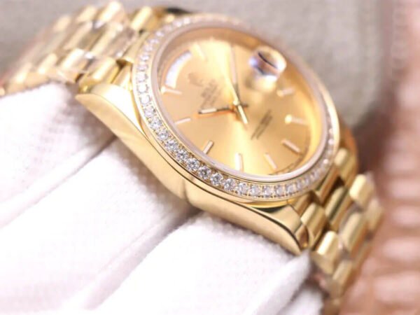 1:1 SUPER REPLICA ROLEX DAY DATE M228348RBR-0008 EW FACTORY DIAMOND-SET BEZEL