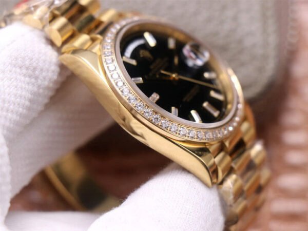 1:1 SUPER REPLICA ROLEX DAY DATE M228348RBR-0001 EW FACTORY DIAMOND-SET BEZEL