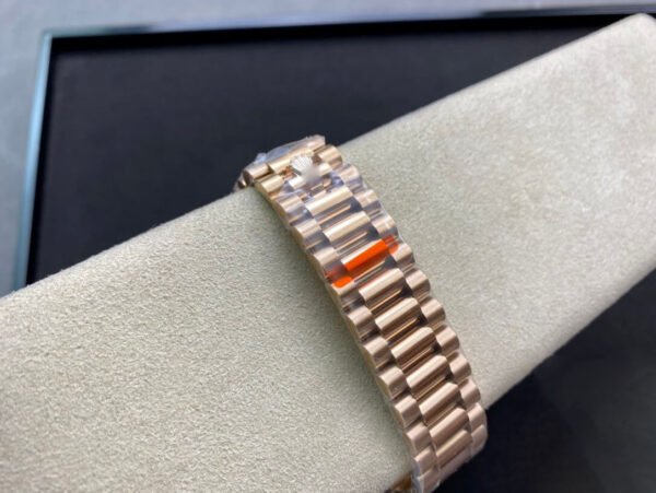 1:1 SUPER REPLICA ROLEX DAY DATE 40MM EW FACTORY ROSE GOLD BLACK DIAL