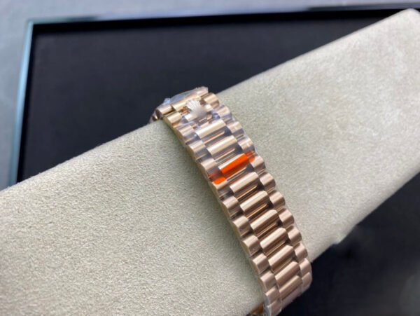 1:1 SUPER REPLICA ROLEX DAY DATE 40MM EW FACTORY ROSE GOLD BLACK DIAL