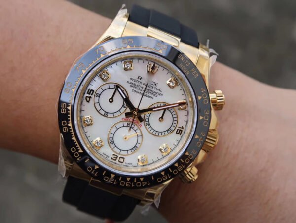 1:1 SUPER REPLICA ROLEX DAYTONA COSMOGRAPH M116518LN-0037 JH FACTORY RUBBER STRAP