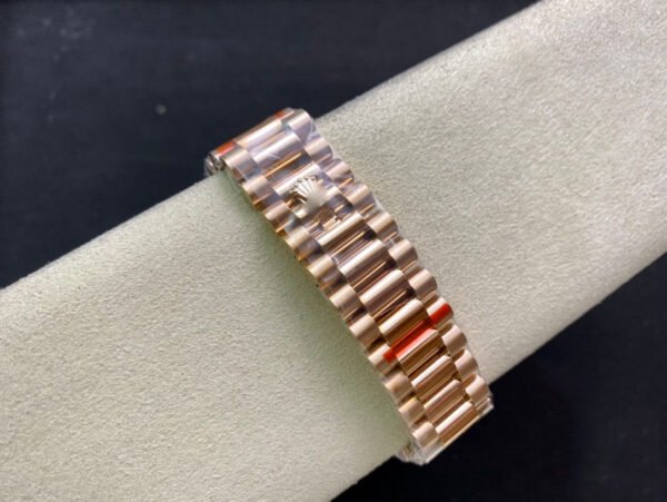 1:1 SUPER REPLICA ROLEX DAY DATE M228345RBR-0011 EW FACTORY DIAMOND-SET BEZEL